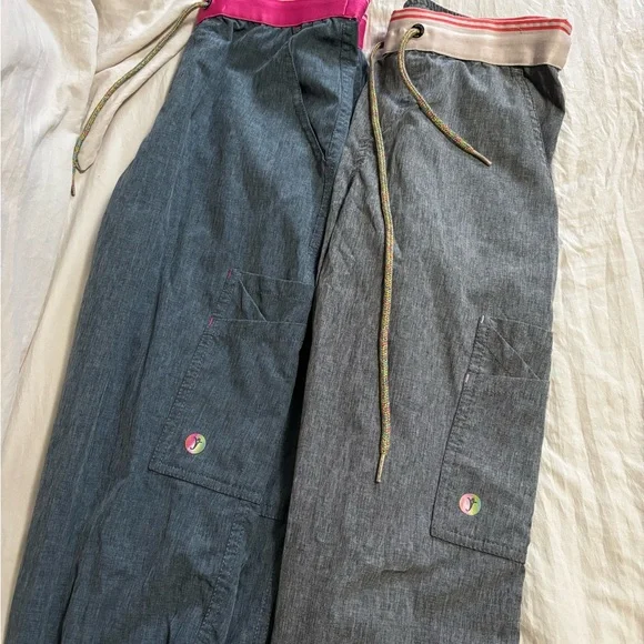 Assorted XS Scrubs - Picture 6 of 8